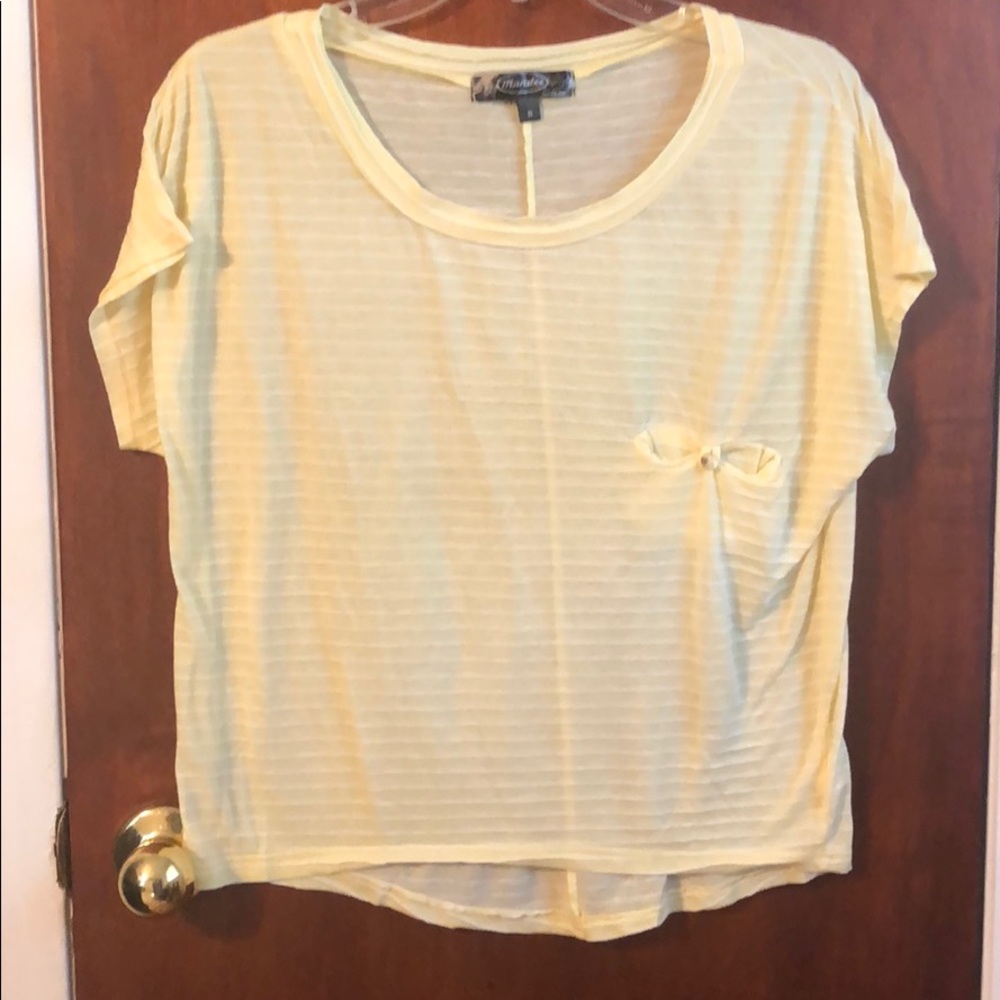 KNIT YELLOW T-SHIRT- ADORB WITH JEAN SHORTS 👖